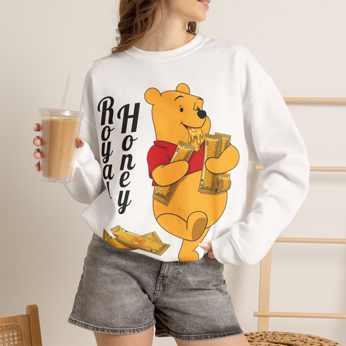 Vert Winnie The Pooh "Royal Honey" Vintage Style Unisex Graphic Crewneck Sweatshirt