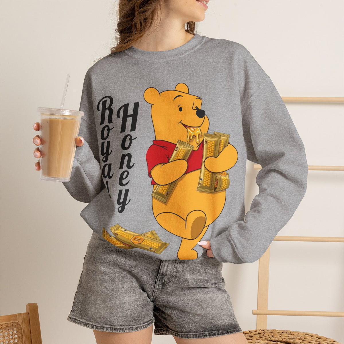 Vert Winnie The Pooh "Royal Honey" Vintage Style Unisex Graphic Crewneck Sweatshirt